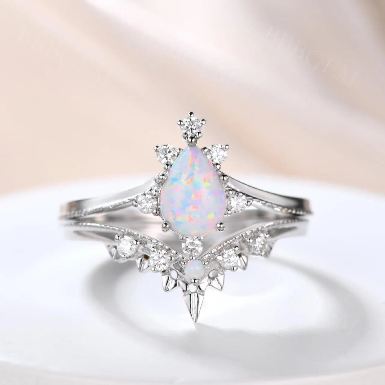 14K/18K Gold Vintage Pear Shaped Opal White Gold Engagement Ring Milgrain Bridal Set