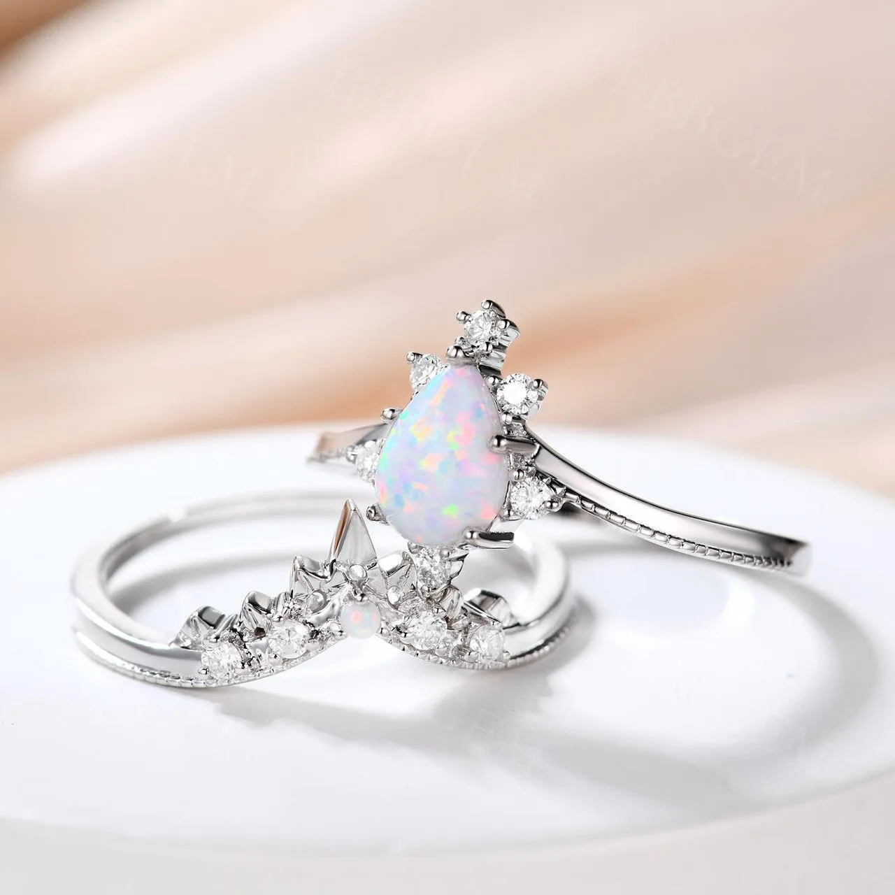 14K/18K Gold Vintage Pear Shaped Opal White Gold Engagement Ring Milgrain Bridal Set