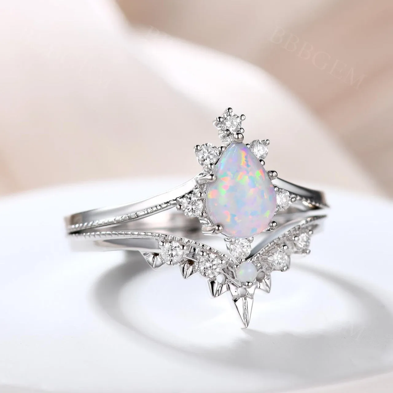 14K/18K Gold Vintage Pear Shaped Opal White Gold Engagement Ring Milgrain Bridal Set