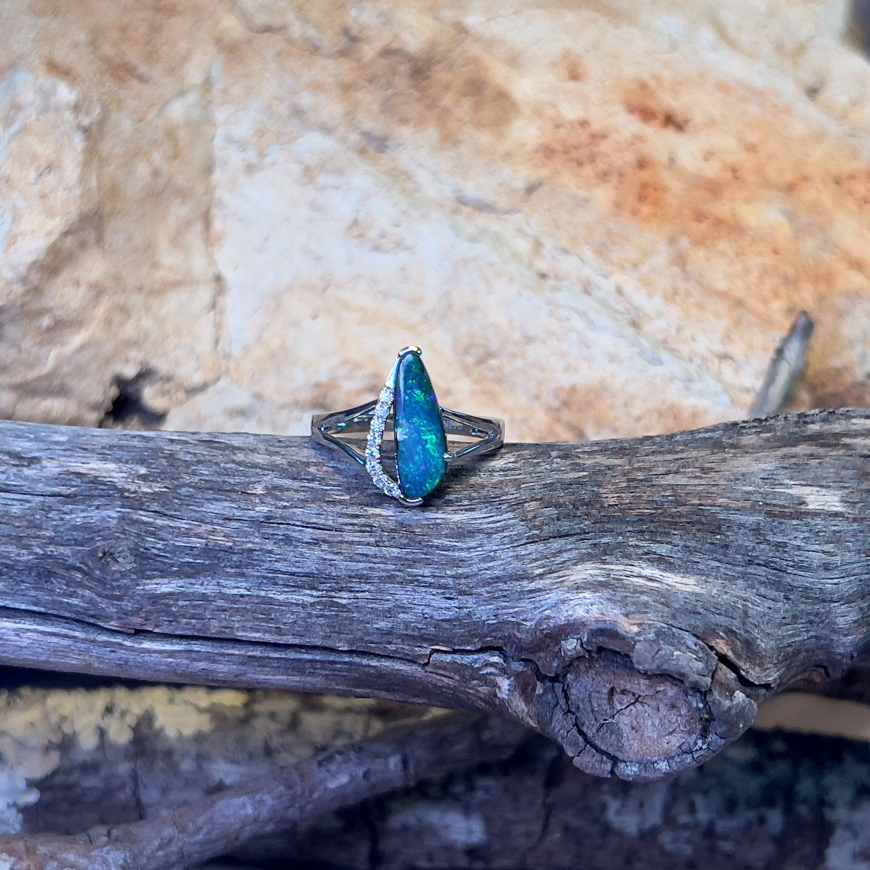 18kt White Gold Boulder Opal 2.34ct and Diamond ring