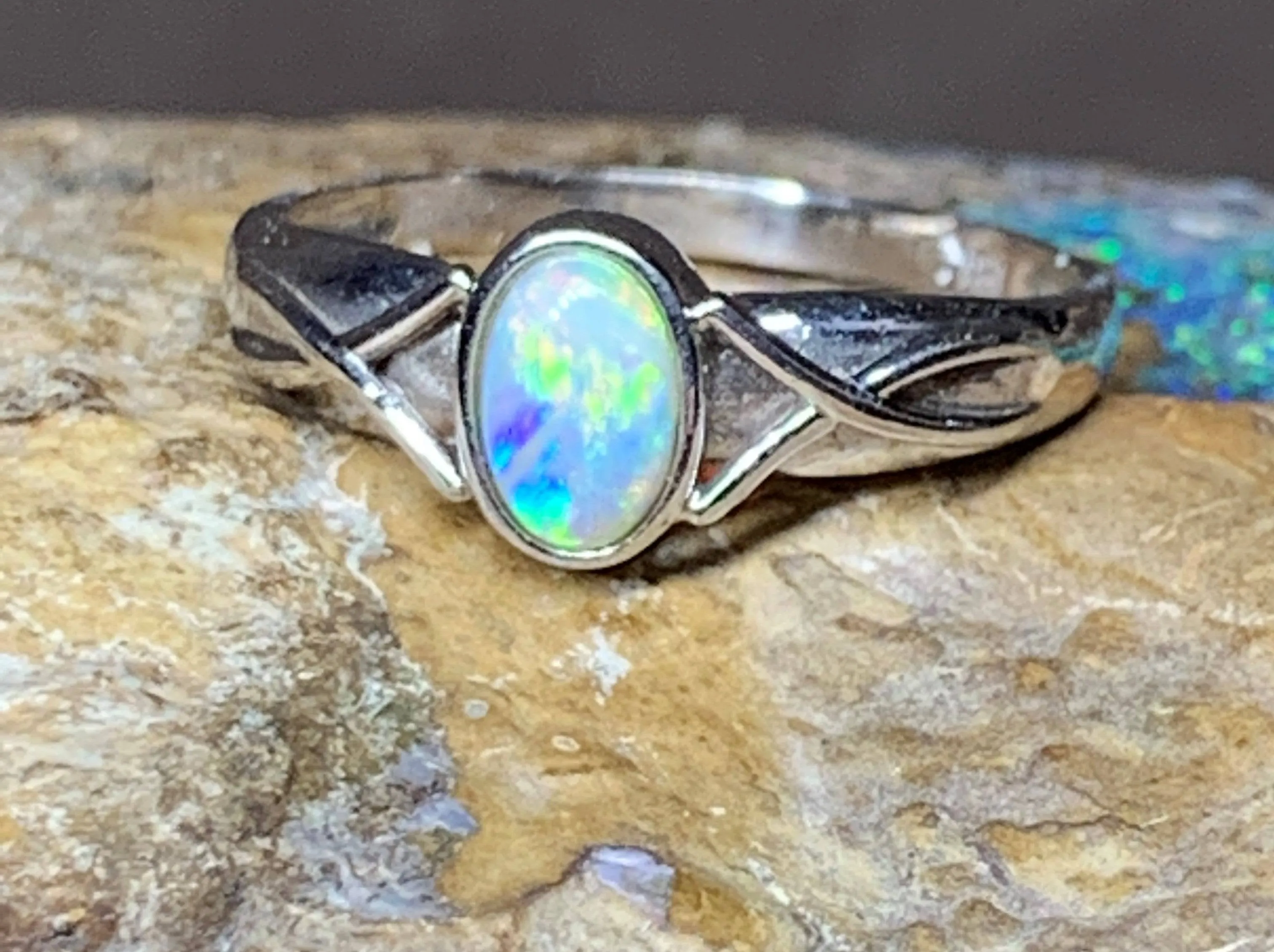 18kt White Gold Crystal Opal solitaire ring