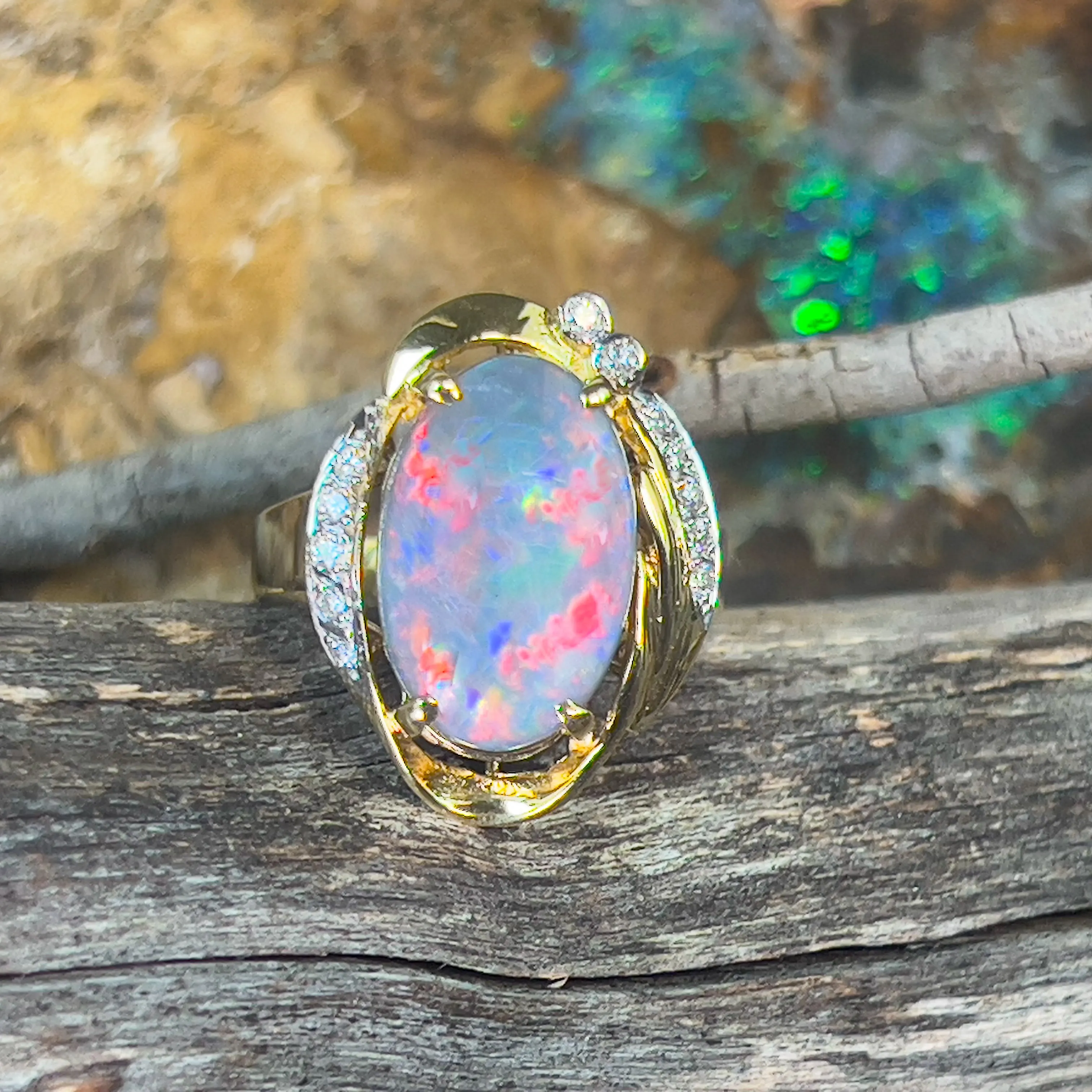 18kt Yellow Gold Black Opal Red flashes 4.86ct and diamond ring