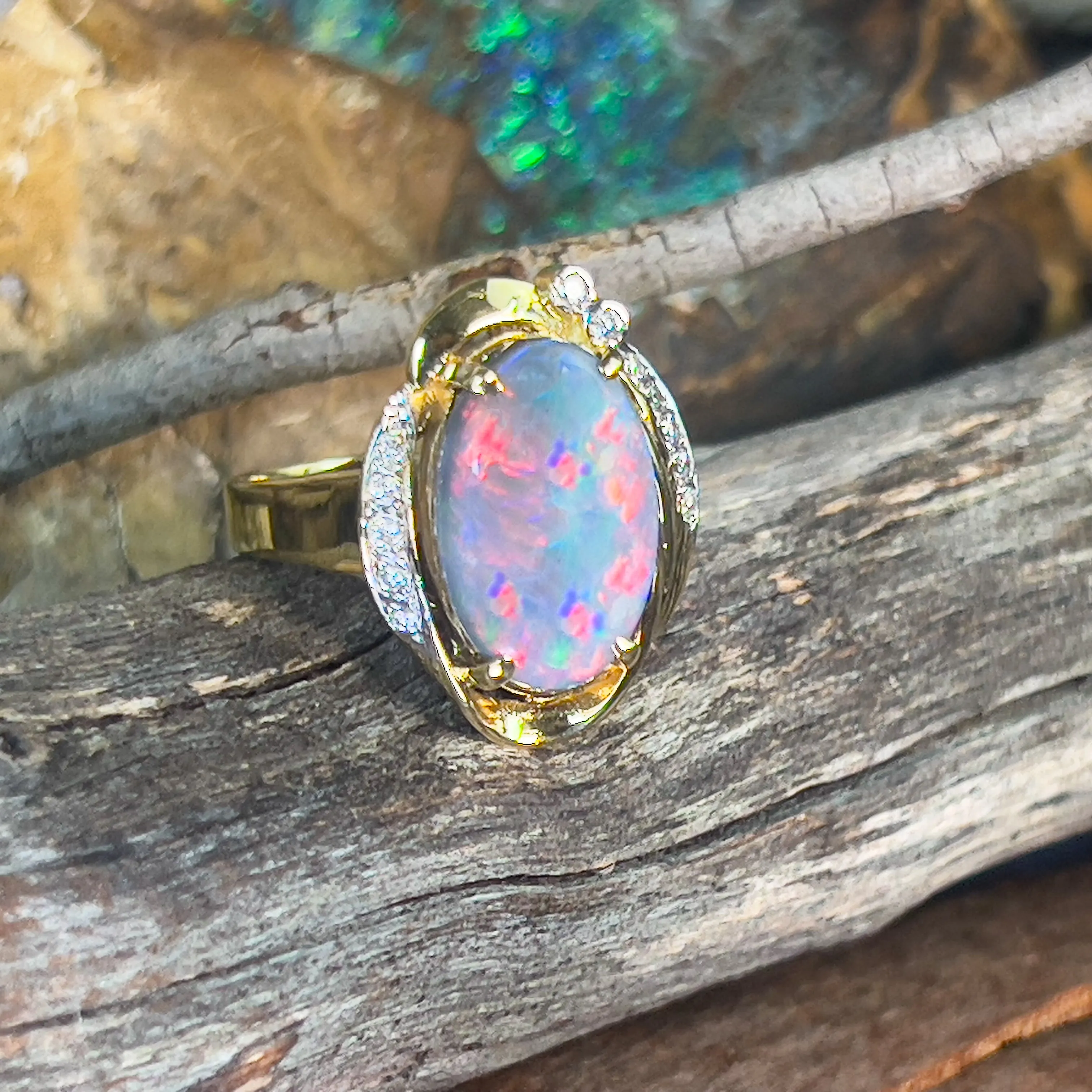 18kt Yellow Gold Black Opal Red flashes 4.86ct and diamond ring