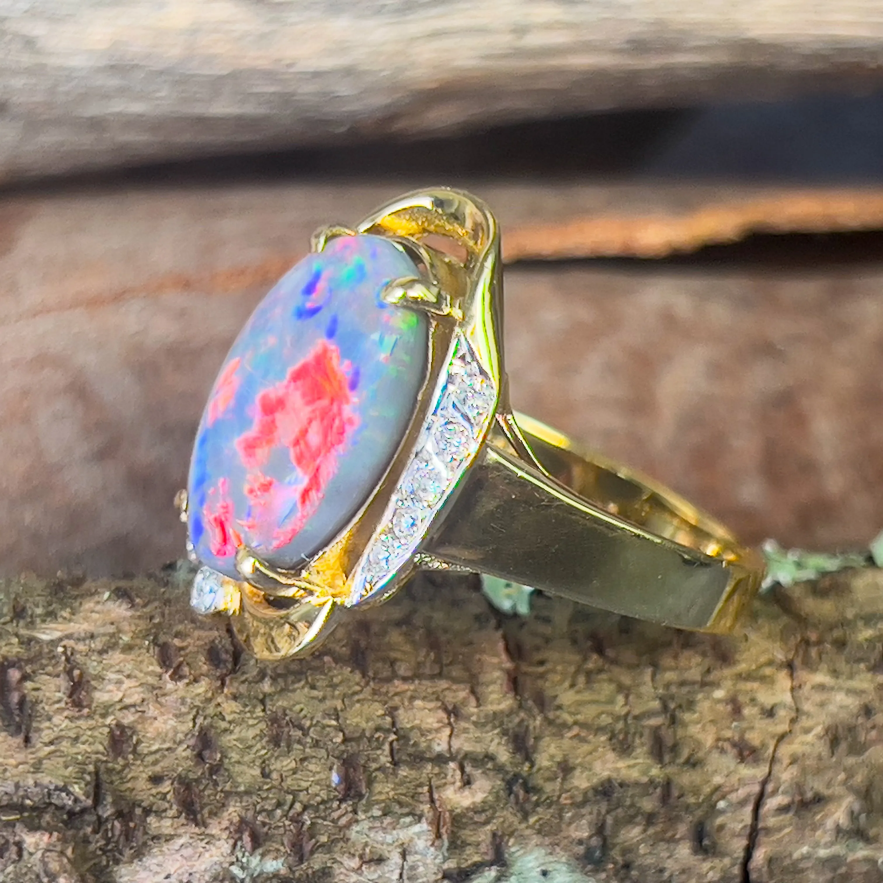 18kt Yellow Gold Black Opal Red flashes 4.86ct and diamond ring