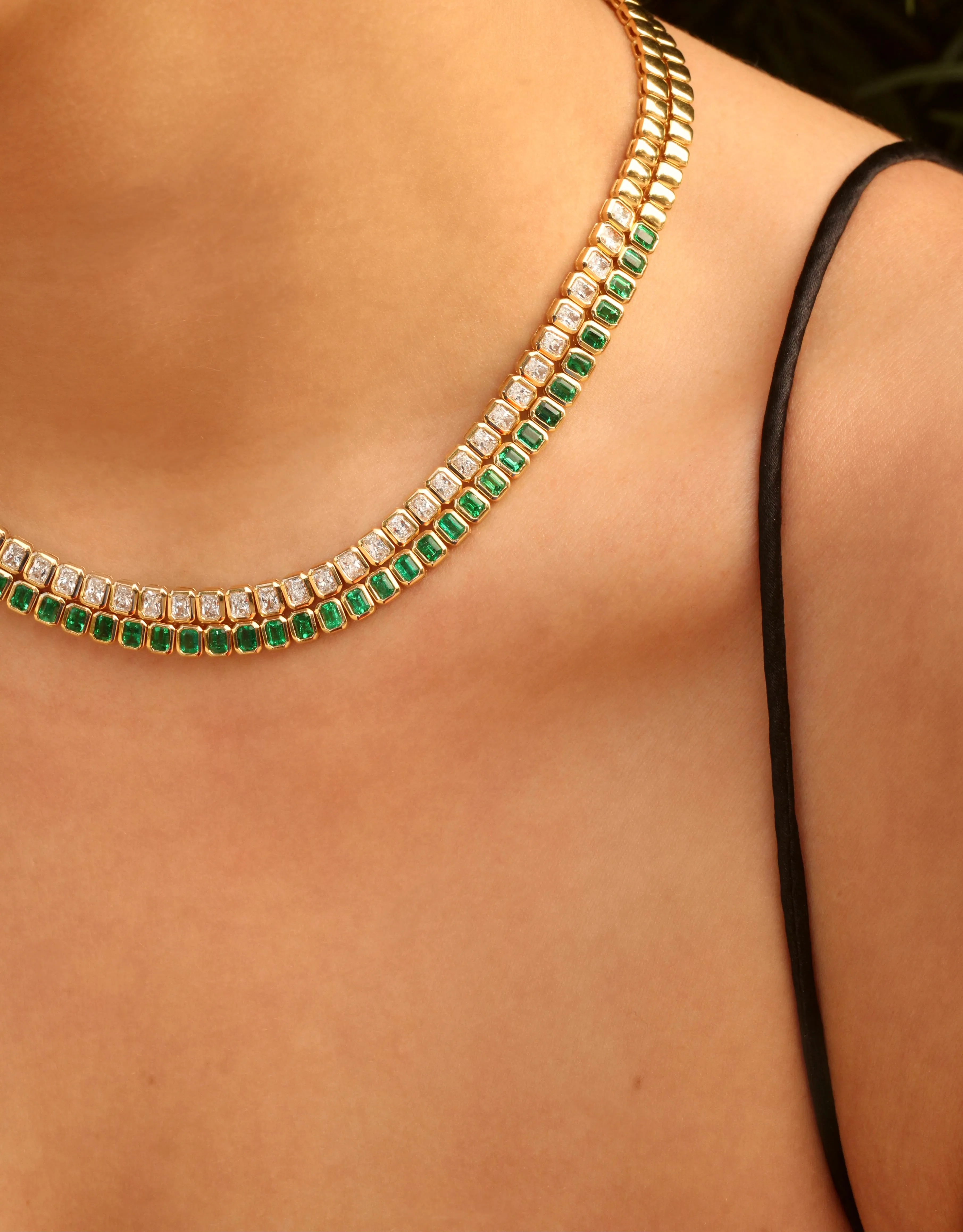 EMERALD CUT BEZEL EMERALD CHOKER