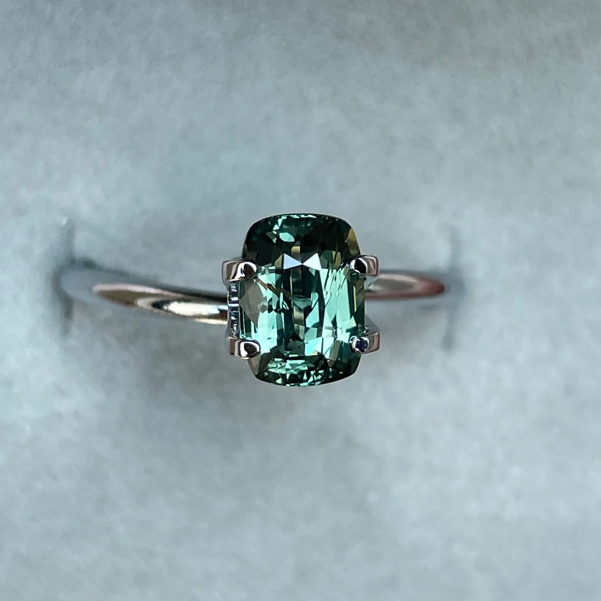 Natural Green sapphire 1.61 crt. Forest green