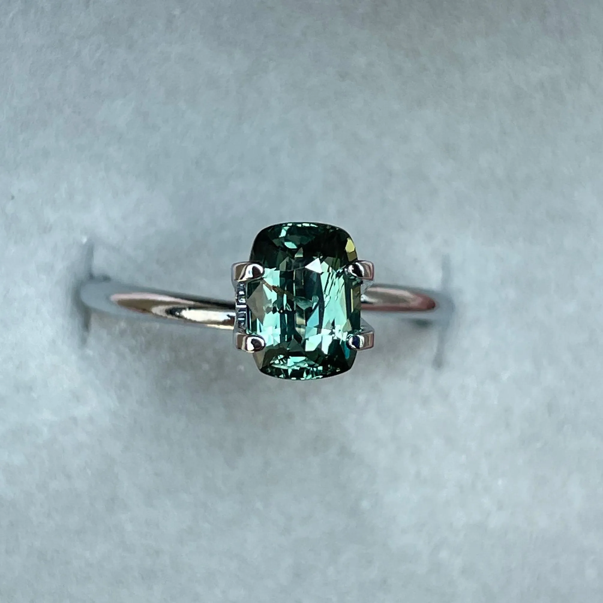 Natural Green sapphire 1.61 crt. Forest green